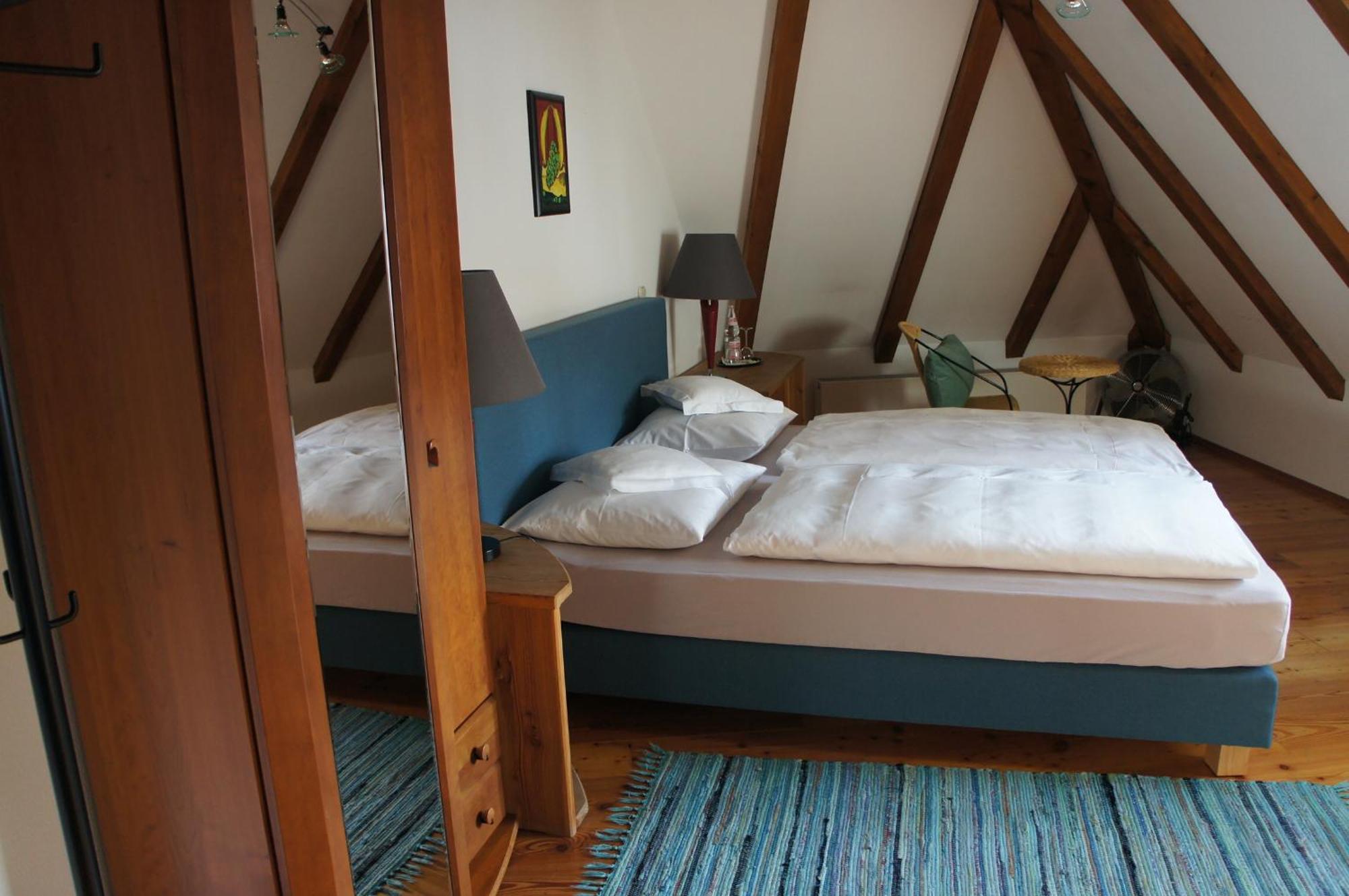 Hotel Schwarzer Adler Erlangen Room photo