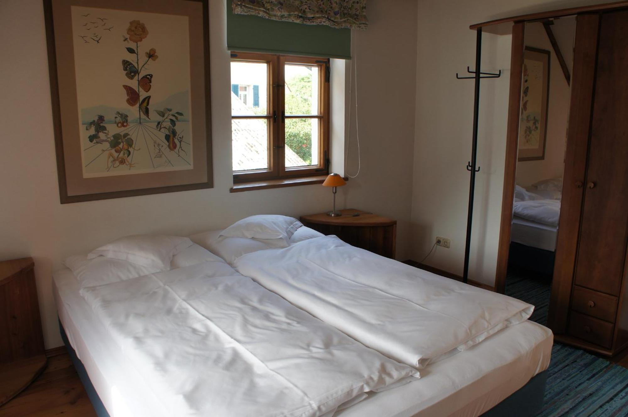 Hotel Schwarzer Adler Erlangen Room photo
