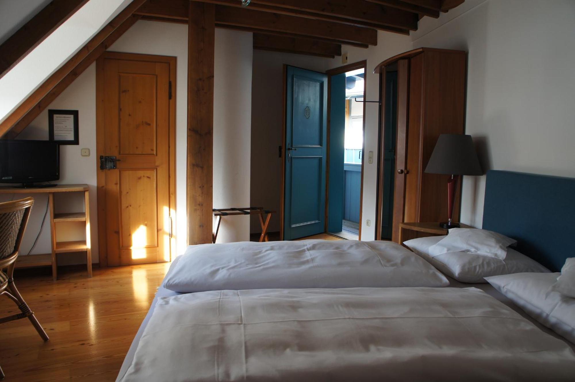 Hotel Schwarzer Adler Erlangen Room photo