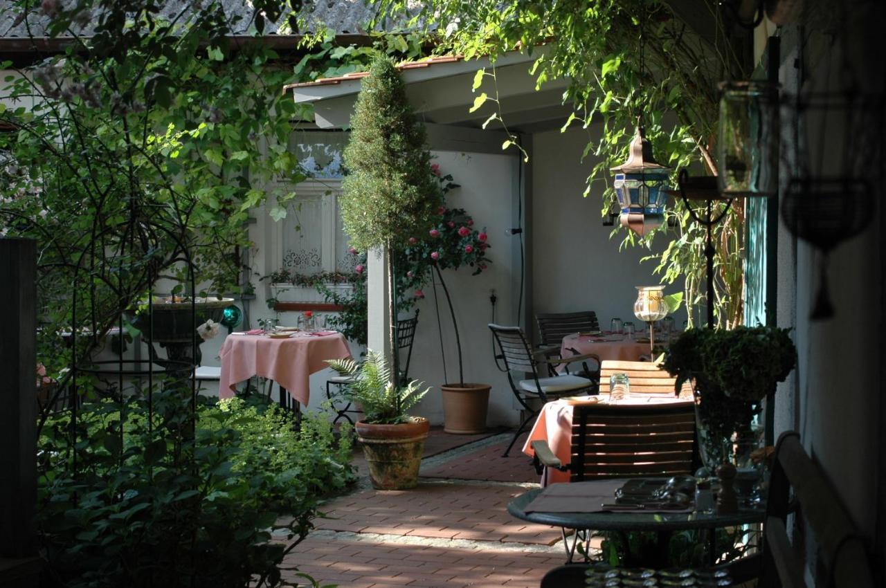 Hotel Schwarzer Adler Erlangen Exterior photo
